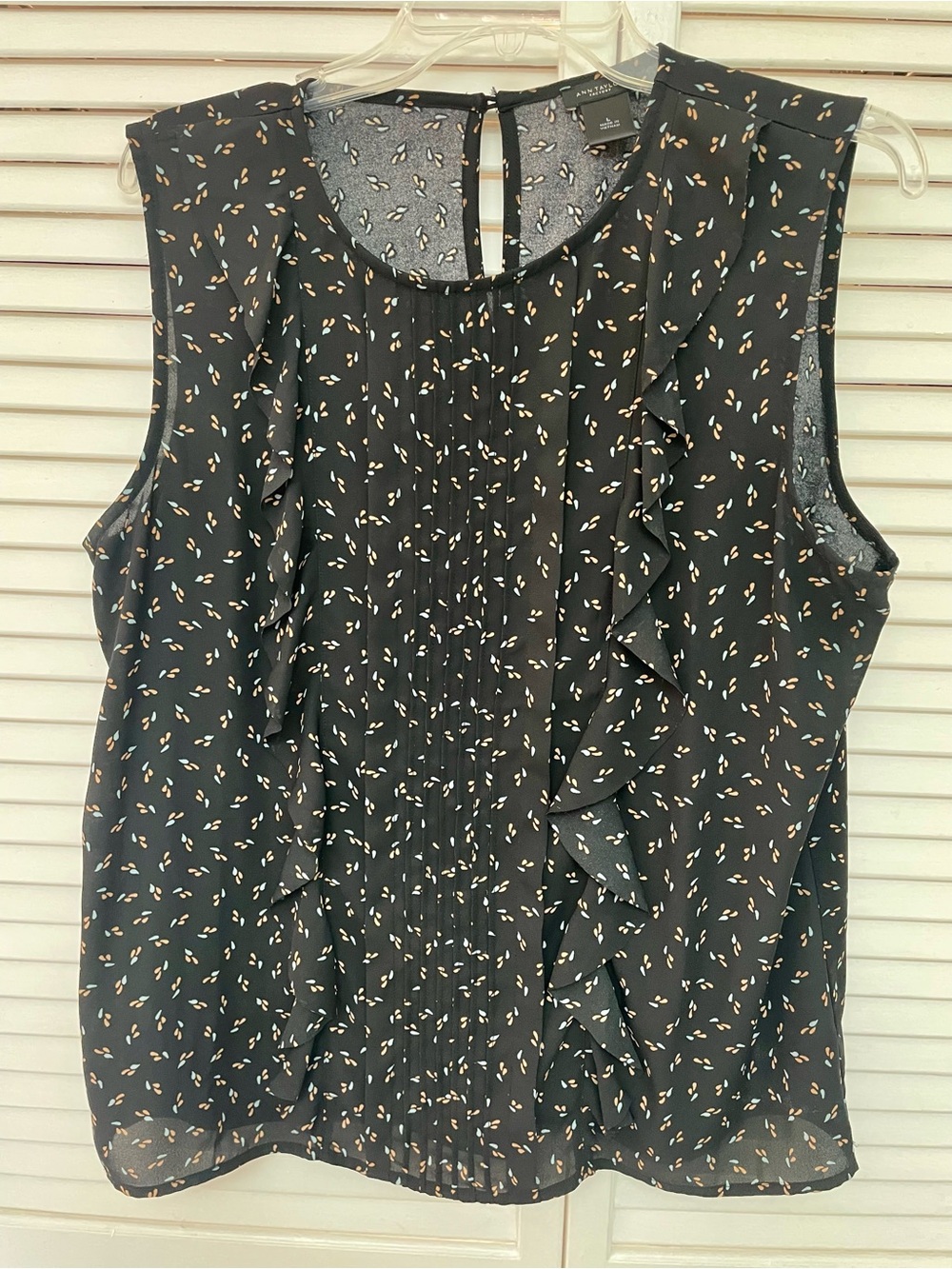 Ann Taylor Black Sleeveless Ruffle Pintuck Blouse with Cream & Tan Print
